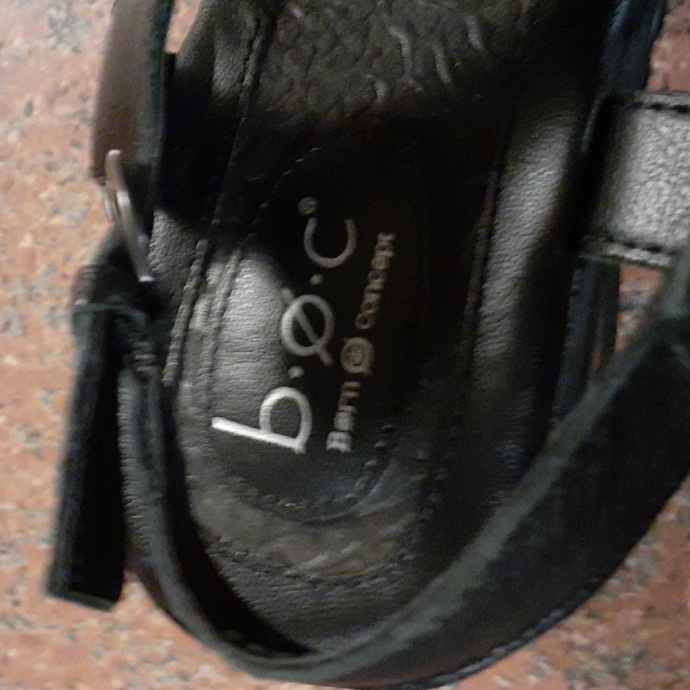 brand new! boc leather wedge sandals  black size 8m  never worn! - Picture 5 of 5